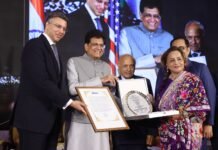 Dr. Bina Modi Felicitated with "Woman Icon of the Year" Award by Mr Piyush Goyal, Hon'ble Minister for Commerce and Industry, Government of India
